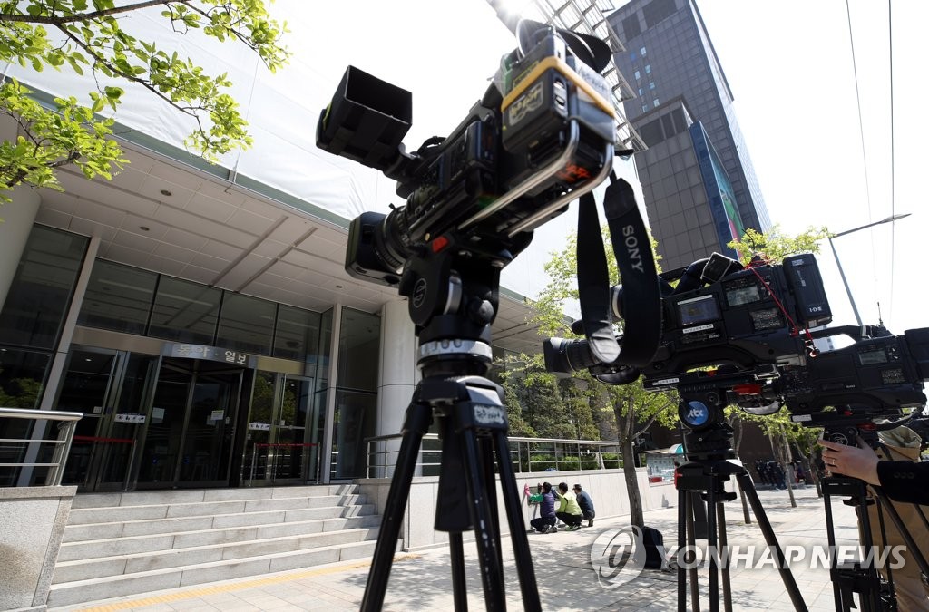 Prosecution attempts to search TV newsroom in probe into reporter's blackmail case