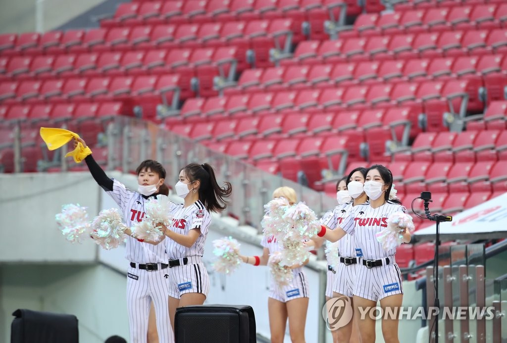 Cheerleaders for the LG Twins show their support for the Korea Baseball Organization club during a regular season game against the Doosan Bears at Jamsil Stadium in Seoul on May 7, 2020. (Yonhap)