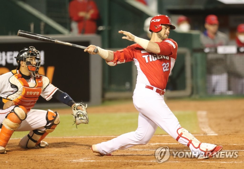 Yonhap Interview) KBO veteran leans on ex-big leaguer father for comfort,  advice