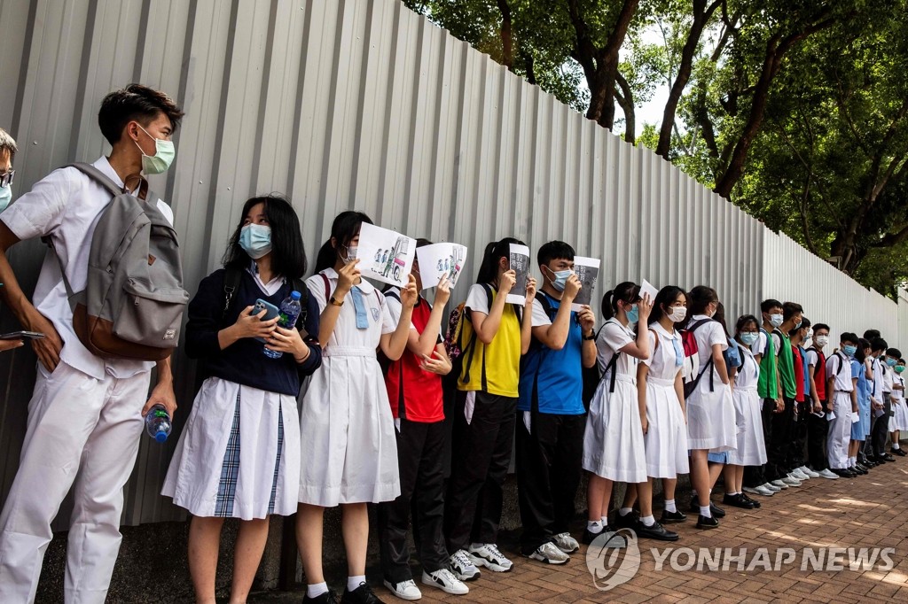 민주화 시위 지지하는 홍콩 10대 학생들 / 홍콩 AFP=연합뉴스