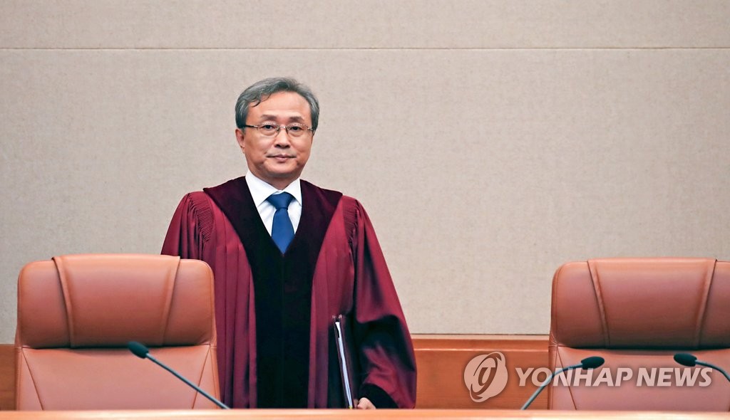 최저임금 주휴수당 관련 헌법소원 재판 자리하는 유남석 소장