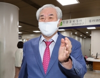 자가격리마저 팽개친 전광훈 누구…극우 목사서 방역 걸림돌로