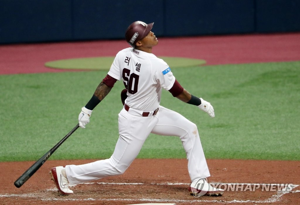 Yonhap Interview) Addison Russell back in KBO to handle
