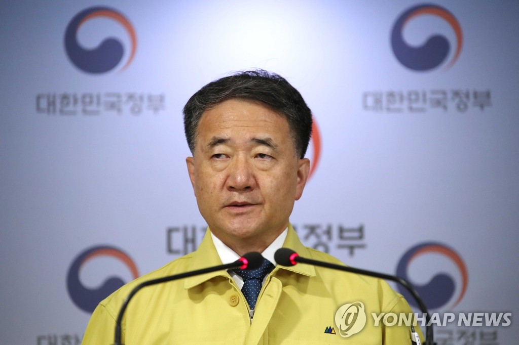 의협 집단휴진 관련 긴급 담화 발표하는 박능후 장관