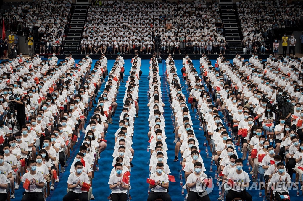 정상적 졸업식 치르는 중국 우한 대학생들