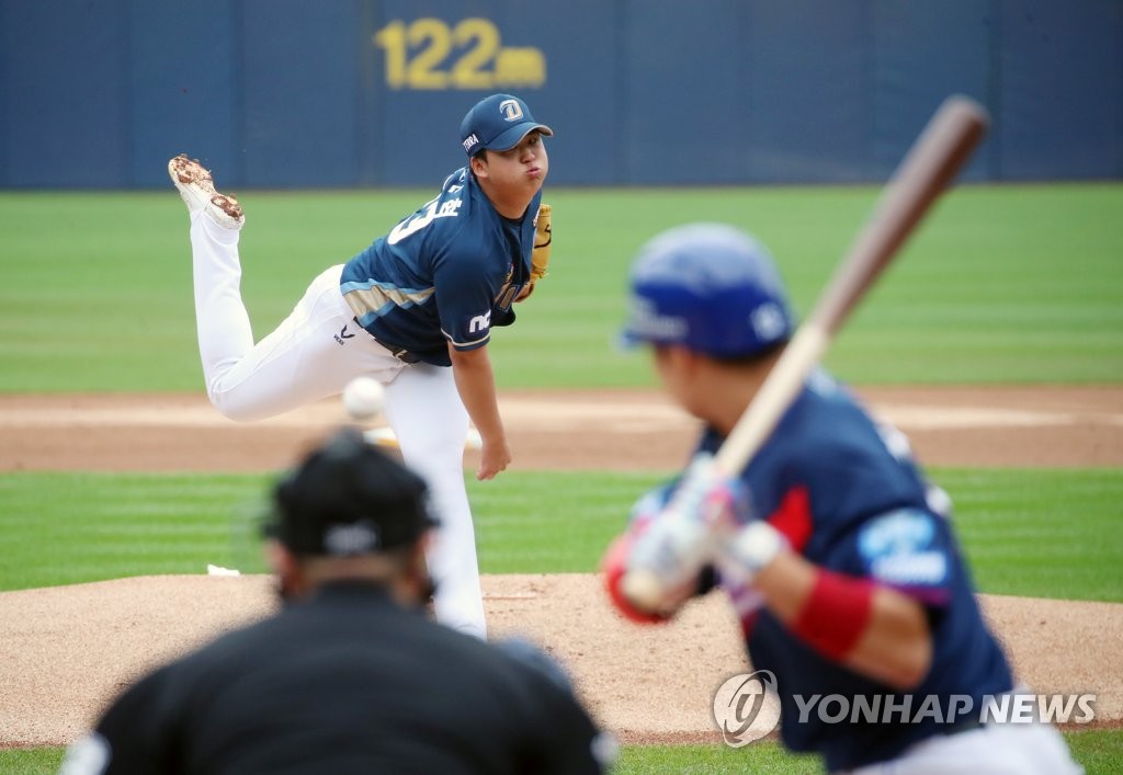 Shin Min-hyeok of the NC Dinos (L) pitches against the Samsung Lions in a Korea Baseball Organization regular season game at Daegu Samsung Lions Park in Daegu, 300 kilometers southeast of Seoul, on Sept. 6, 2020. (Yonhap)
