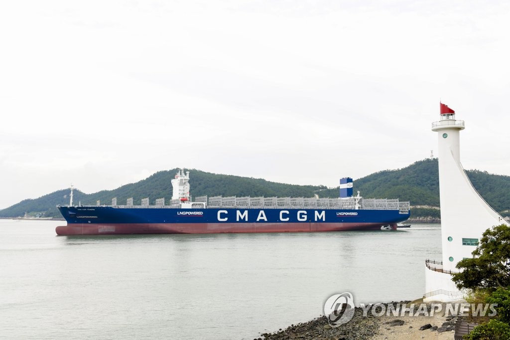 The world's first LNG-powered container ship built by Hyundai Samho Heavy Industries Co. floats off the southwestern city of Mokpo, South Korea, on Sept. 15, 2020, ahead of its delivery to Singapore's Eastern Pacific Shipping. (Yonhap)
