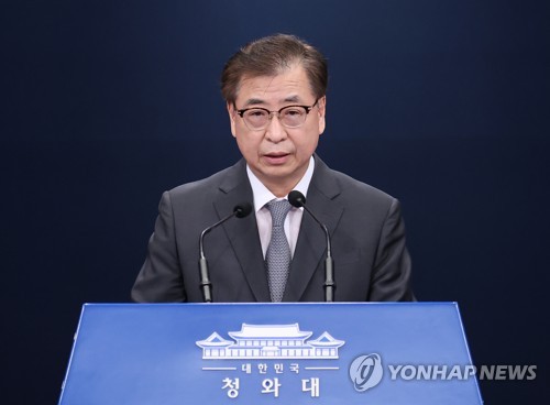 Suh Hoon, director of national security at Cheong Wa Dae, speaks during a press briefing in Seoul on Sept. 25, 2020. (Yonhap)