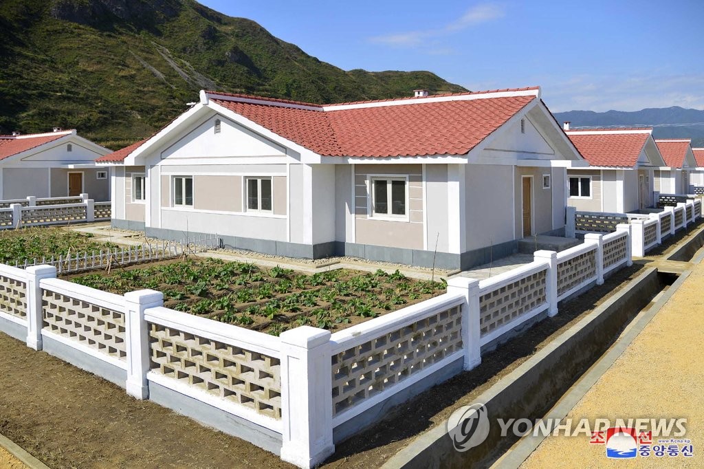Inauguración de las viviendas restauradas tras las inundaciones en Corea  del Norte | AGENCIA DE NOTICIAS YONHAP