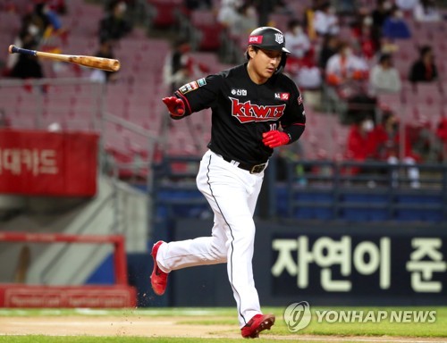 Hyun Soo Kim hits first career homer, flips bat, gets silent