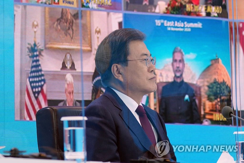 This file photo shows President Moon Jae-in attending the 15th East Asia Summit session, held via videoconference, at Cheong Wa Dae in Seoul on Nov. 14, 2020. (Yonhap)
