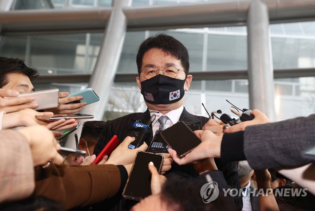 This photo taken on Nov. 18, 2020, shows Korean Air Chairman Cho Won-tae receiving questions from reporters on the company's plan to acquire Asiana Airlines after attending the 32nd Korea-U.S. business leaders' meeting at the Federation of Korean Industries building in Yeouido, Seoul. (Yonhap)
