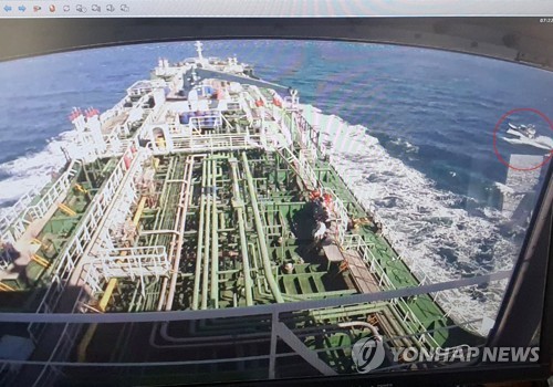 혁명수비대에 나포 후 이란항 향하는 한국 유조선