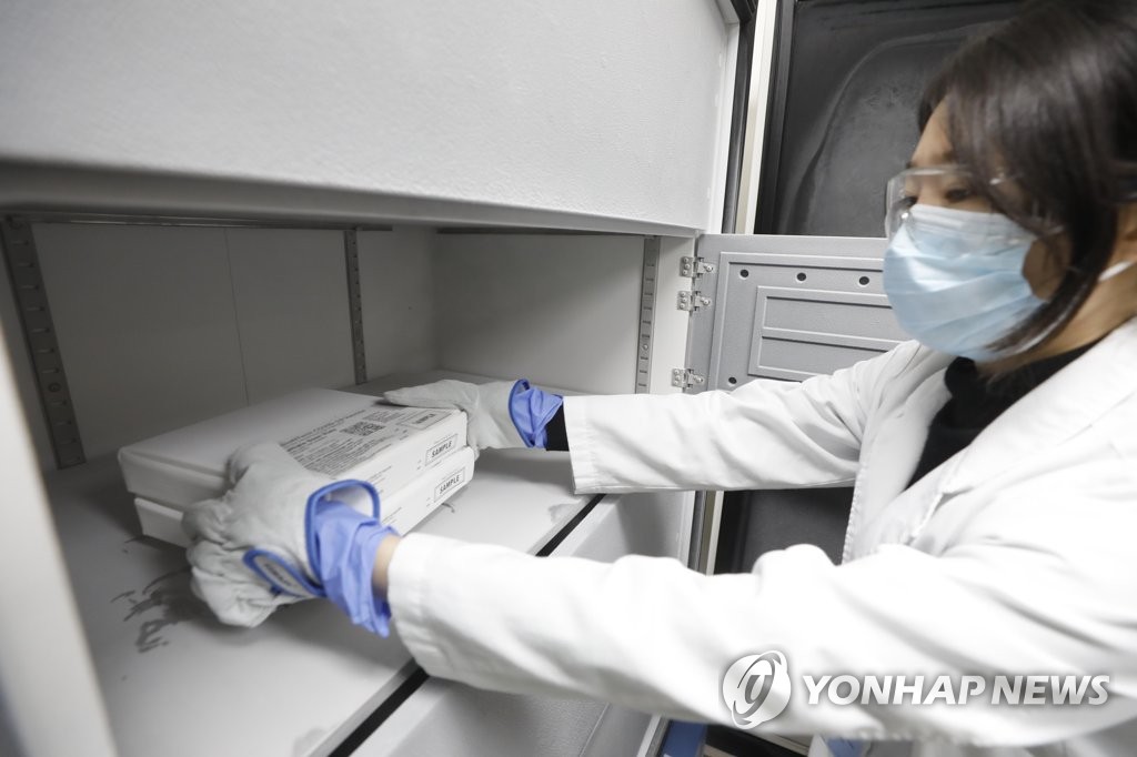 This photo, taken Feb. 3, 2021, shows a mock drill for COVID-19 vaccine receipt, handling and distribution at a central vaccination center at the National Medical Center in Seoul. (Yonhap)