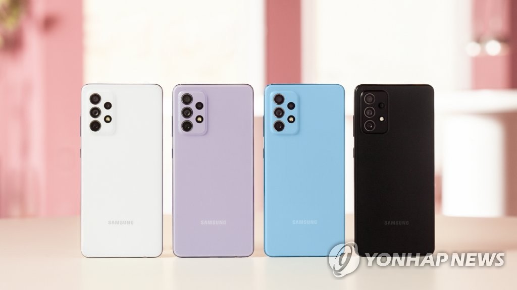 This photo provided by Samsung Electronics Co. shows the company's Galaxy A72 smartphones. (PHOTO NOT FOR SALE) (Yonhap)