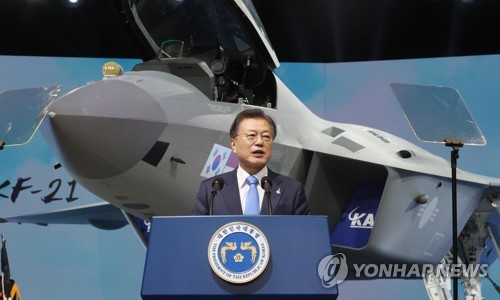 President Moon Jae-in speaks during a ceremony at the Korea Aerospace Industries Co. facility in Sacheon, South Gyeongsang Province, southeastern South Korea, on April 9, 2021, to unveil the country's first prototype of the next-generation KF-X fighter, officially named the KF-21 Boramae. (Yonhap) 