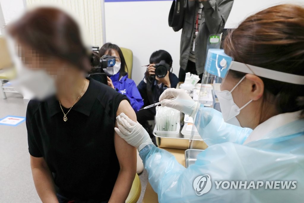 نسبة التطعيم ضد كورونا إلى عدد سكان كوريا الجنوبية تبلغ 2.3% - 2