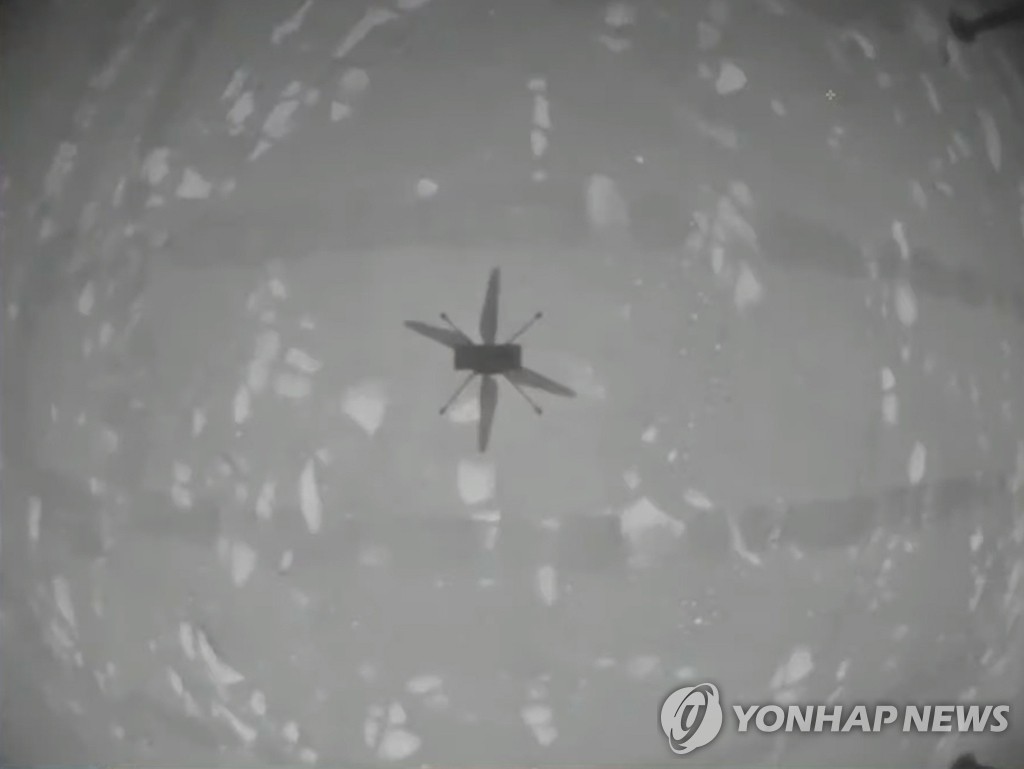 화성서 동력 비행 성공한 우주 헬기 '인저뉴어티'