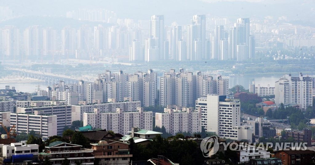 This file photo, taken May 23, 2021, shows apartment buildings in Seoul seen from Mount Nam in central Seoul. (Yonhap)