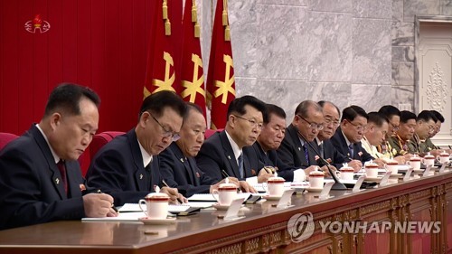 당 전원회의에 자리한 정치국 위원들