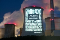 독일 석탄화전 냉각탑에 투영되는 기후변화 항의 메시지