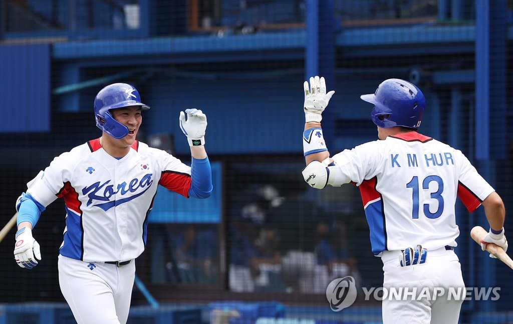 Oh Ji-hwan of South Korea (L) is greeted by teammate Hur Kyoung-min after hitting a two-run home run against Israel in the bottom of the second inning of the teams' second-round game at the Tokyo Olympic baseball tournament at Yokohama Stadium in Yokohama, Japan, on Aug. 2, 2021. (Yonhap)