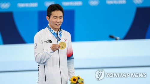 (Olympics) New Olympic vault gold medalist pays tribute to former champion