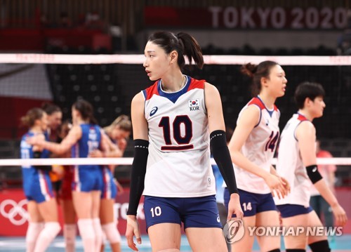 (Olympics) Teammates bid adieu to volleyball legend Kim Yeon-koung