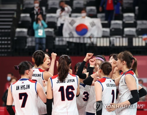 (LEAD) JO de Tokyo : Moon salue l'équipe féminine de volley pour son parcours «extraordinairement touchant»