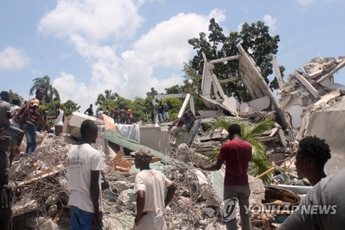 [속보] "아이티 지진 사망자 724명으로 늘어" <AFP>