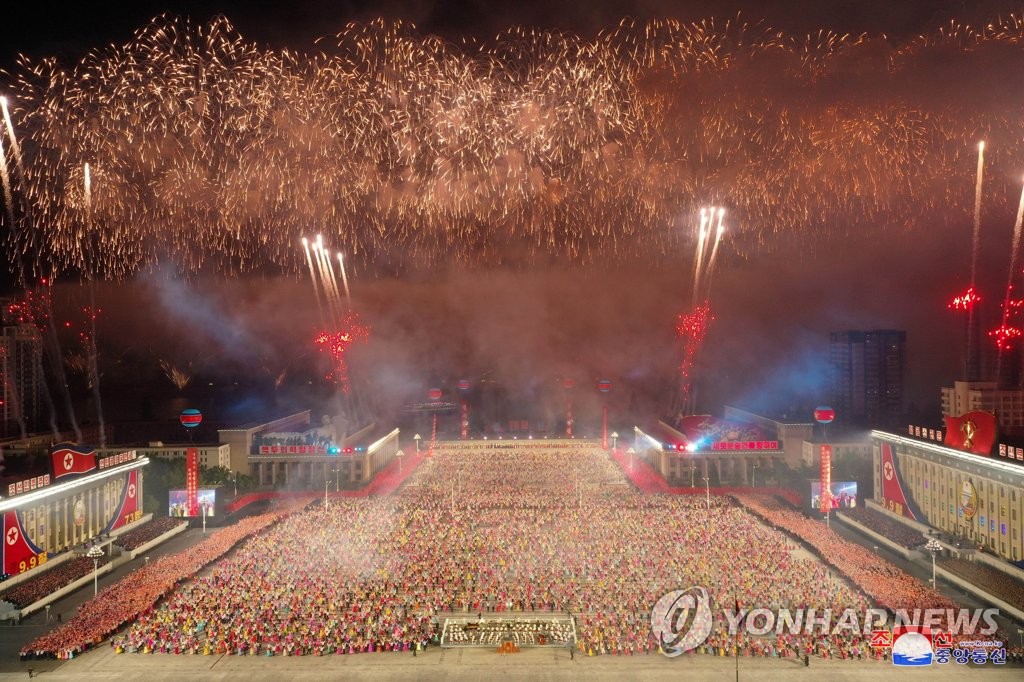 (جديد) الزعيم الكوري الشمالي يحضر العرض العسكري بمناسبة يوم تأسيس الدولة بدون إلقاء خطاب - 1
