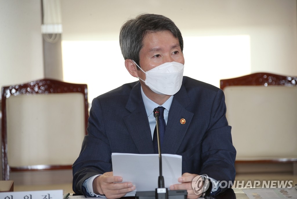 وزير الوحدة يقول إن إعلان نهاية الحرب الكورية وسيلة مفيدة لبدء المحادثات النووية مع الشمال - 1