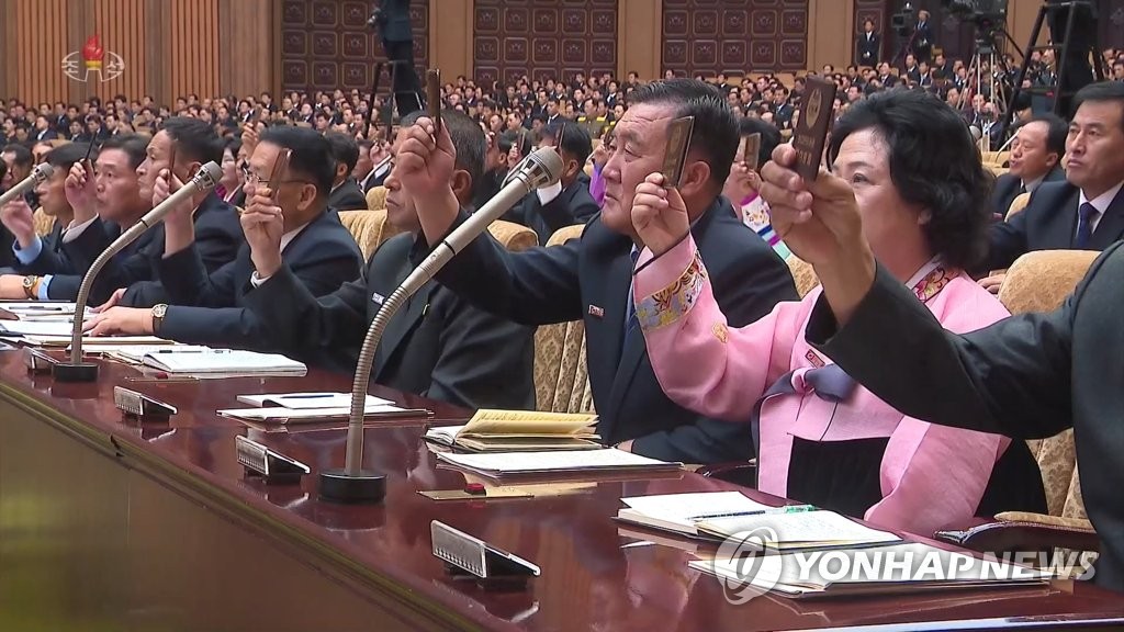 La 5e réunion de la 14e Assemblée populaire suprême (APS) se déroule au palais de Mansudae, le mardi 28 septembre 2021, d'après un rapport publié le lendemain par la Télévision centrale nord-coréenne (KCTV). Le leader nord-coréen, Kim Jong-un, n'a pas participé à cette session. (Capture d'image de la KCTV. Utilisation en Corée du Sud uniquement et revente interdite). 