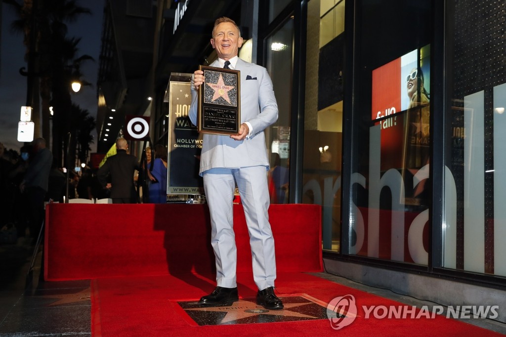 할리우드 '명예의 거리' 입성한 배우 대니얼 크레이그