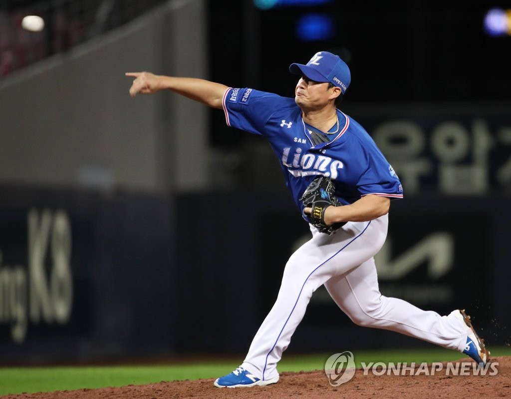 In this file photo from Oct. 13, 2021, Oh Seung-hwan of the Samsung Lions pitches against the Kia Tigers in the bottom of the ninth inning of a Korea Baseball Organization regular season game at Gwangju-Kia Champions Field in Gwangju, some 330 kilometers south of Seoul. (Yonhap)