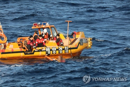 군산 어청도서 중국어선 침몰…해경, 11시간째 실종자 3명 수색(종합2보)