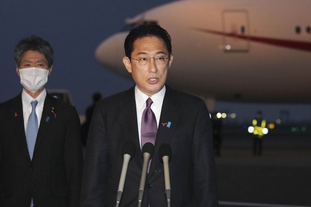 출국 전 소감 밝히는 기시다 일본 총리