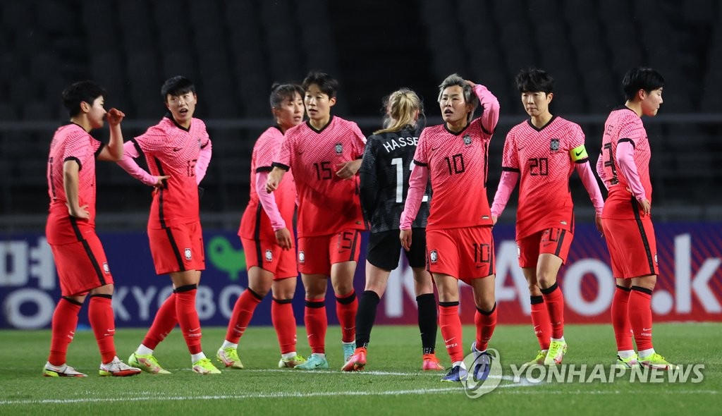 South Korean players react to their 2-0 loss to New Zealand in the teams' friendly football match at Goyang Stadium in Goyang, Gyeonggi Province, on Nov. 30, 2021. (Yonhap)
