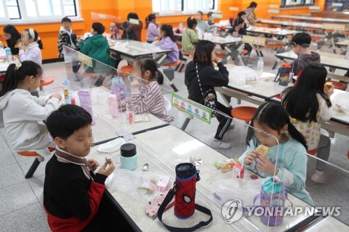 학교급식·돌봄 종사자 25일 총파업…교육부 "불편 최소화할 것"