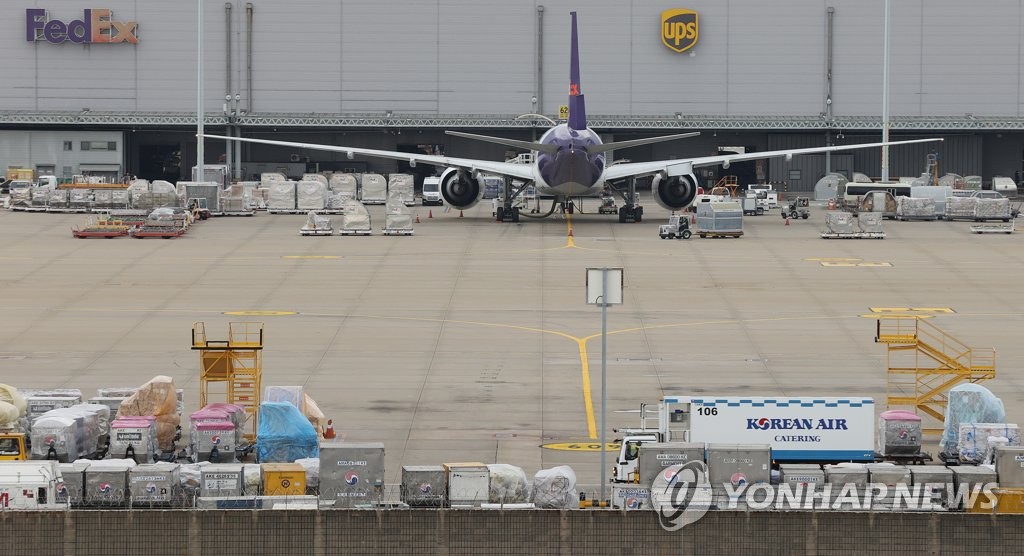 Incheon airport's annual cargo handling tops 3 mln tons