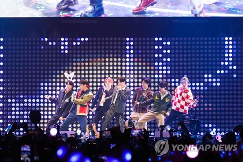 BTS inaugura el concierto en Los Ángeles de la gira 'Jingle Ball Tour' 2021