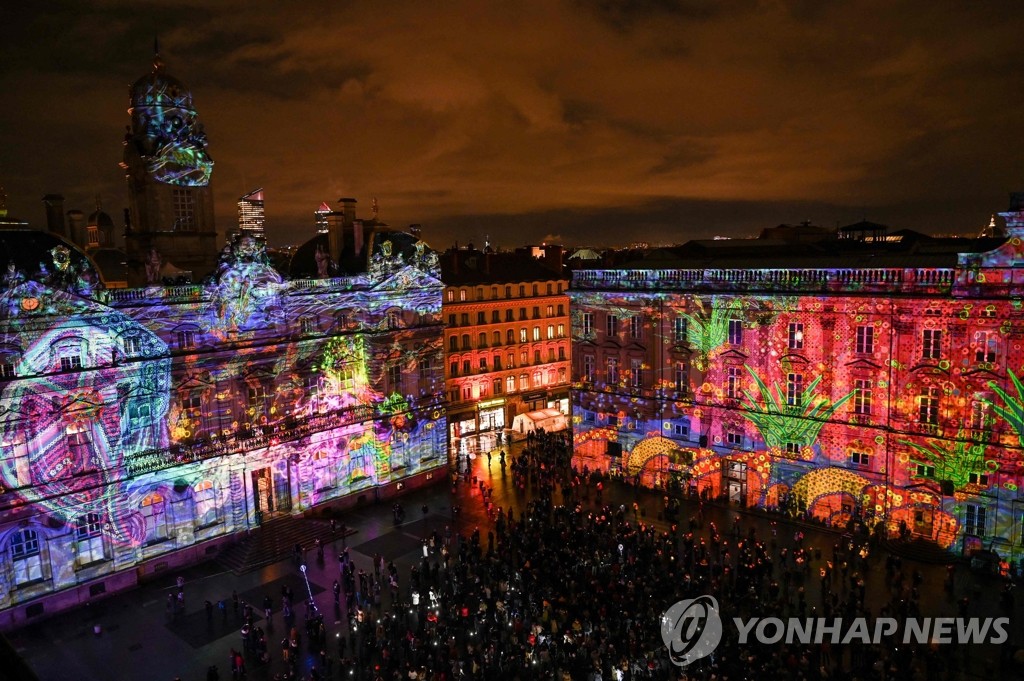 '빛의 향연'…프랑스 리옹에서 개막한 빛 축제