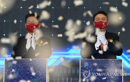 المرشحان الرئاسيان البارزان لي ويون يتعهدان بتحديث السوق المالية في كوريا الجنوبية