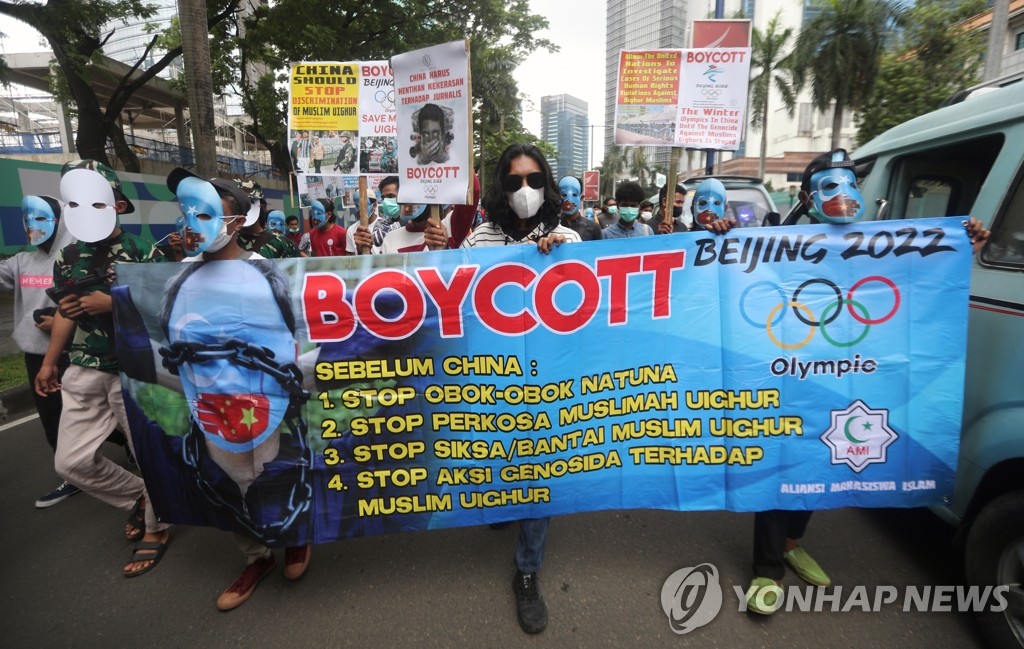 '베이징 동계올림픽 보이콧' 촉구하는 인니 학생들