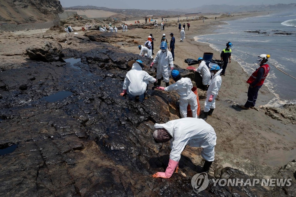 ′통가 해저 화산 폭발로 기름 유출′…페루 카야오주 해변