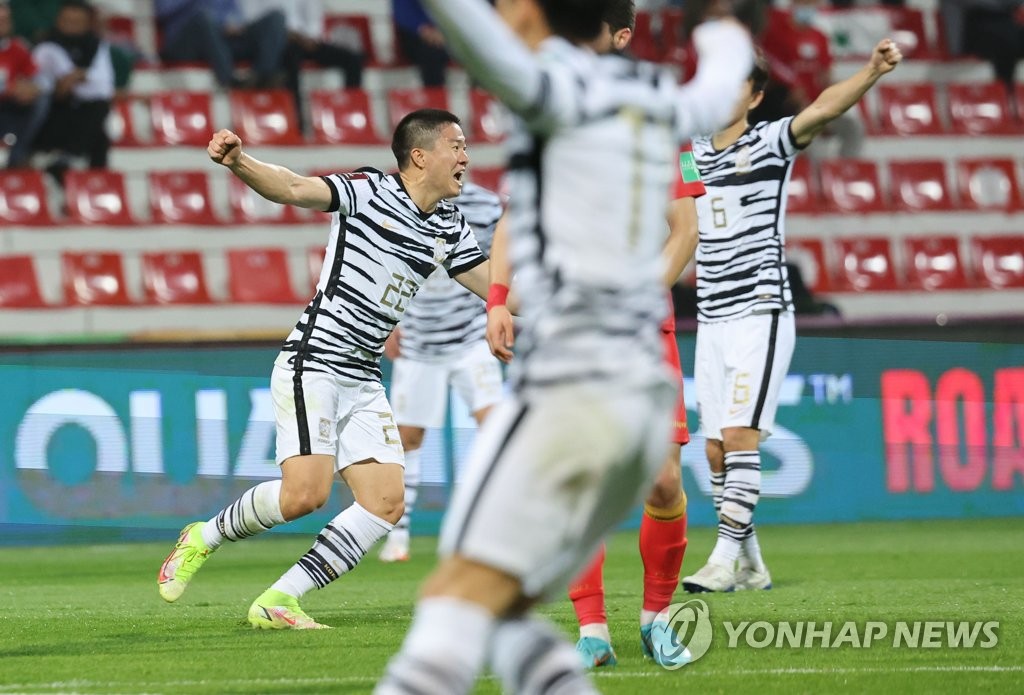 Kwon Chang-hoon vient d'inscrire le deuxième but pour la Corée du Sud contre la Syrie dans le groupe A du dernier tour des qualifications de la zone Asie, au stade Al-Rashid de Dubaï, le 1er février 2022 (heure locale).