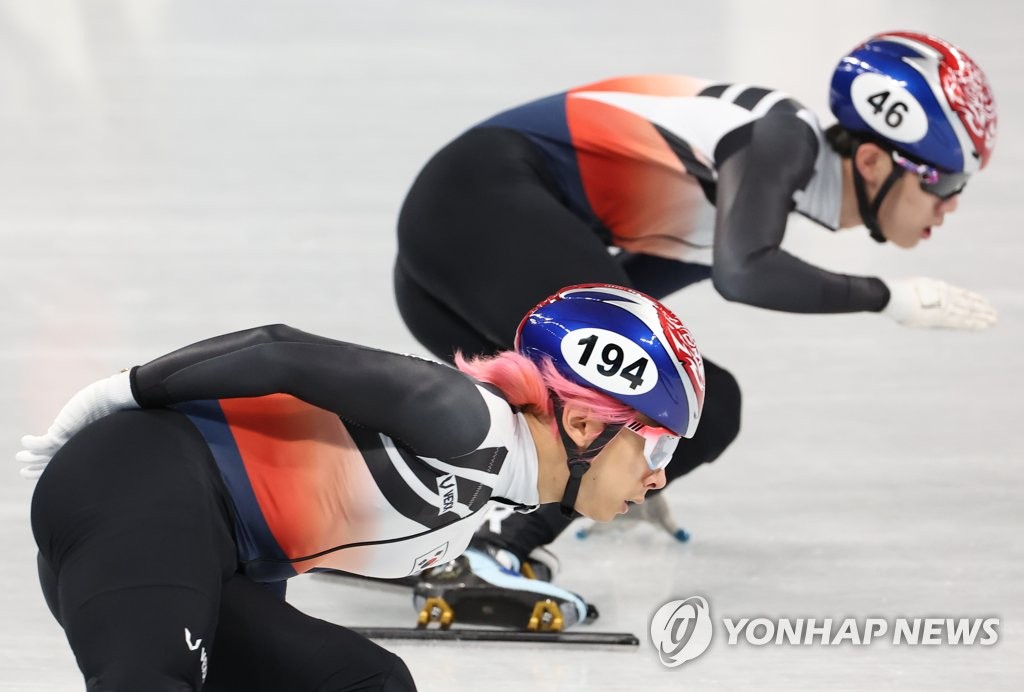 تدريب المنتخب الكوري الجنوبي للتزلج السريع على المضمار القصير في أولمبياد بكين