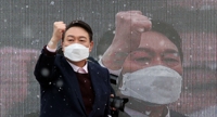 인사하는 윤석열