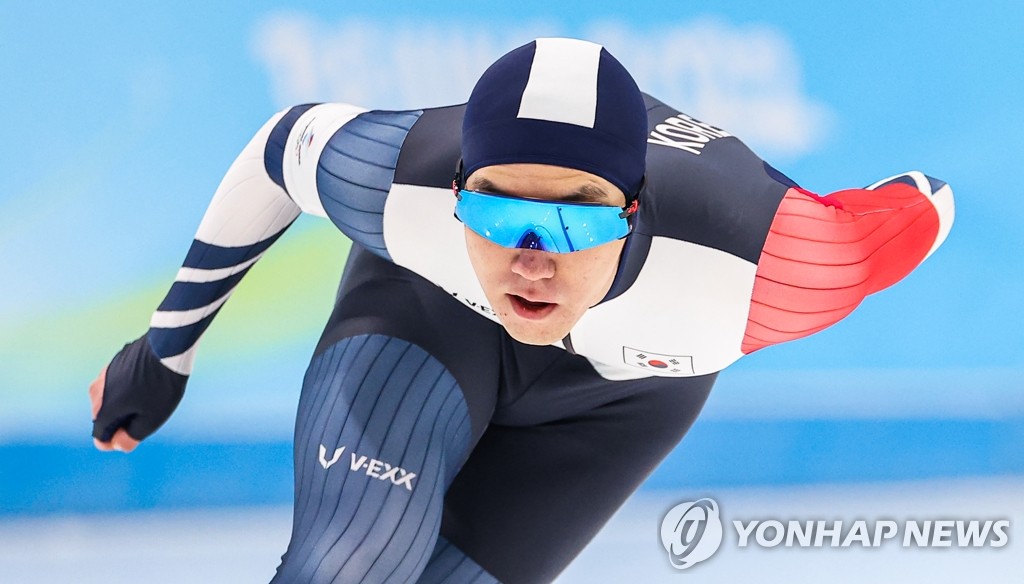 (أولمبياد بكين) خروج المتزلجين الكوريين الجنوبيين خارج المنافسة على الميداليات في سباق 1,000 متر للرجال - 1