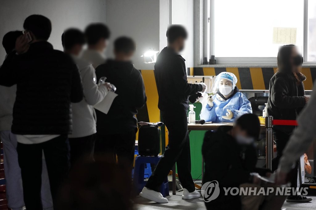 كوريا الجنوبية تسجل 198,803 إصابات و128 وفاة جديدة بكورونا - 2